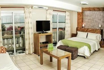 هتل La Rozada Suites