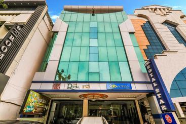 هتل Fab Royal Star