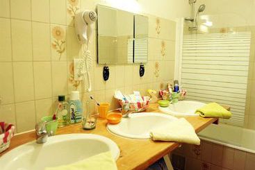 Maison d'Hotes Joliot Curie Bed & Breakfast