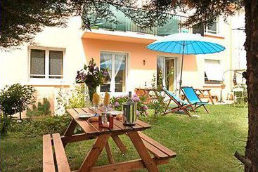 Maison d'Hotes Joliot Curie Bed & Breakfast