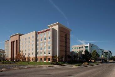 هتل آپارتمان Hampton Inn & Suites St. Louis At Forest Park