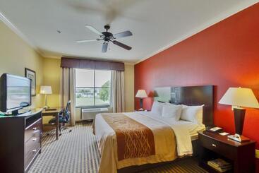 هتل Comfort Inn & Suites Fort Worth  Fossil Creek