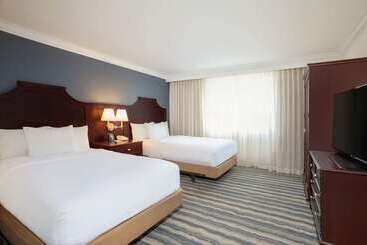 בית מלון כפרי Embassy Suites By Hilton Tampa Brandon