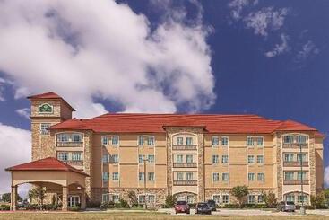 هتل La Quinta Inn & Suites By Wyndham Allen At The Village