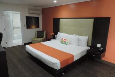 هتل Pavilion Inn