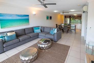 هتل Waters Edge Apartment Cairns