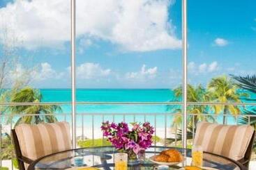 استراحتگاه The Tuscany On Grace Bay