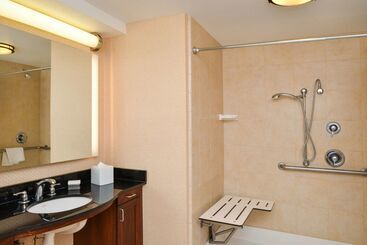 هتل Homewood Suites By Hilton Fresno