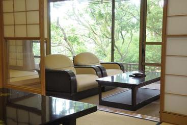 هتل Yugawara Onsen Kawasegien Isuzu