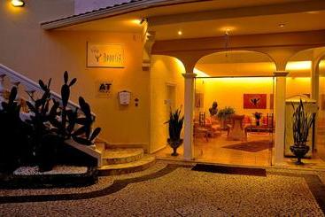 Villa Opuntia