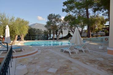 آپارتمانهای توریستها Saint Nicholas Beach Resort