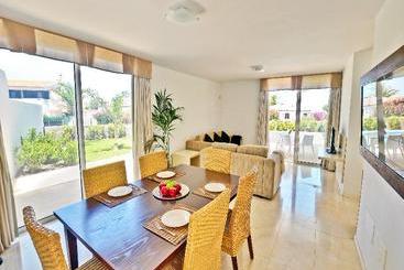 Sun Bay Villas