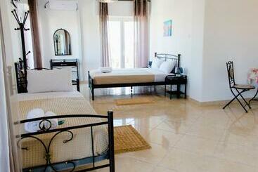 هتل Nikolakakis Rooms Lavrio