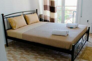 هتل Nikolakakis Rooms Lavrio