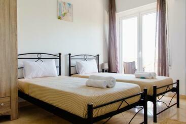 هتل Nikolakakis Rooms Lavrio