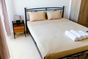 هتل Nikolakakis Rooms Lavrio