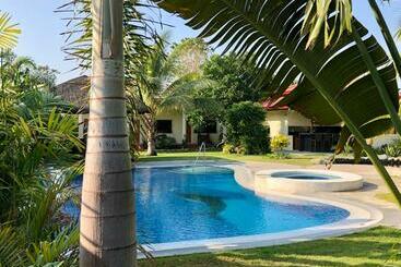ホテル Strutz Art Garden Resort