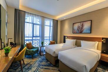 S19 Hotel Al Jaddaf Metro Station