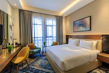 S19 Hotel Al Jaddaf Metro Station