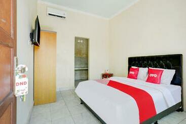 هتل Oyo 90690 Pondok Dukuh