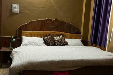 هتل Westeros Kasol