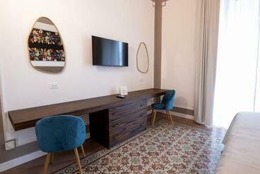 پانسیون Riflessi Acireale Palace Suites