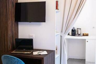 پانسیون Riflessi Acireale Palace Suites