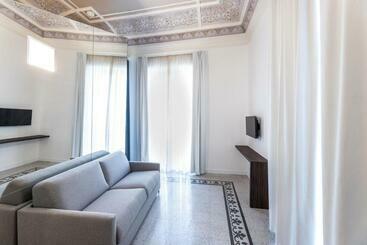 پانسیون Riflessi Acireale Palace Suites