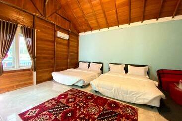 בית מלון כפרי Waterpark & Villa Favour Pagar Alam