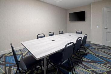 هتل Holiday Inn Express Fresno South, An Ihg