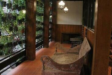 هتل Bamboe Inn 2 Homestay