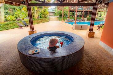 هتل ávita Lodge
