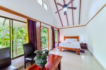 هاستل Casa Blossom   Beach Paradise Retreat, Fully Equipped, Holiday Home