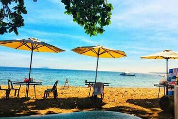 Reddoorz Plus @ Gracey Dive Resort Dumaguete