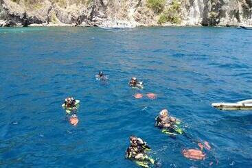 Reddoorz Plus @ Gracey Dive Resort Dumaguete