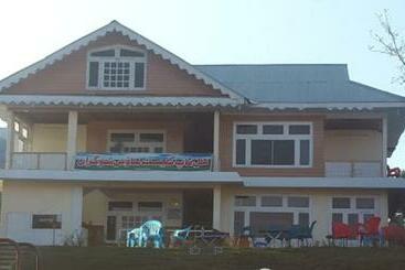 Hill Top Hotel, Shogran
