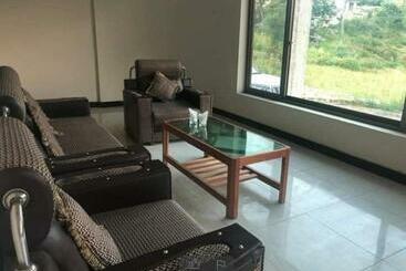 Hill Top Hotel, Shogran