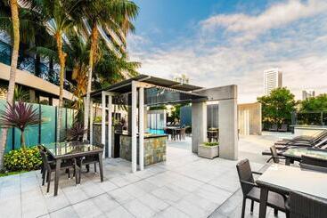 هتل Peppers Broadbeach