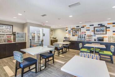 هتل Sleep Inn & Suites Columbus Next To Fort Moore