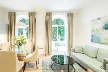 Tourist flats Royal Residence Elegant 2 Bedroom  Talbot