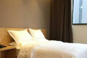 هتل 7 Days Premium Xingyi Airport Branch