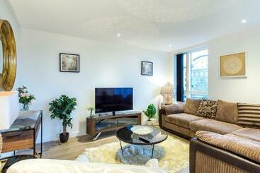 هتل 2 Bed Property Close To Heathrow Airport