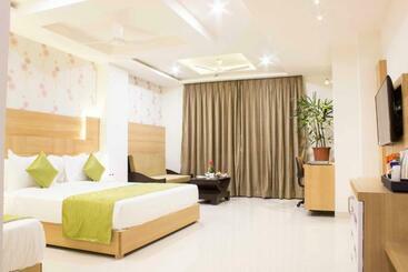 هتل Madhuvan Suites By Blues
