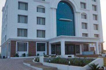 هتل Madhuvan Suites By Blues