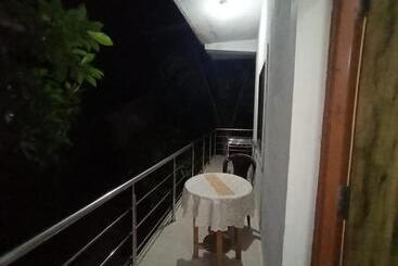 פנסיון Jerone S Home Stay