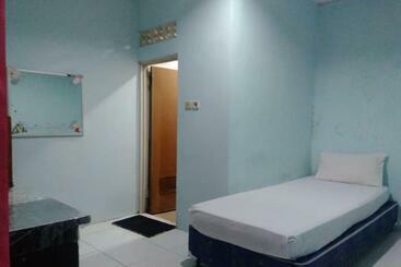 هتل Oyo 90766 Gardenia Boarding House