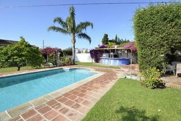 Maravillosa Villa Privada Con Piscina Y Gran Jardín - Velilla Taramay