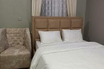 تختخواب و صبحانه E   Glisters Home