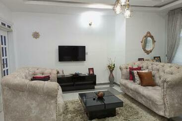 تختخواب و صبحانه E Glisters Home