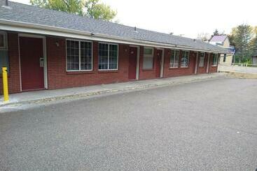 Highway Motel